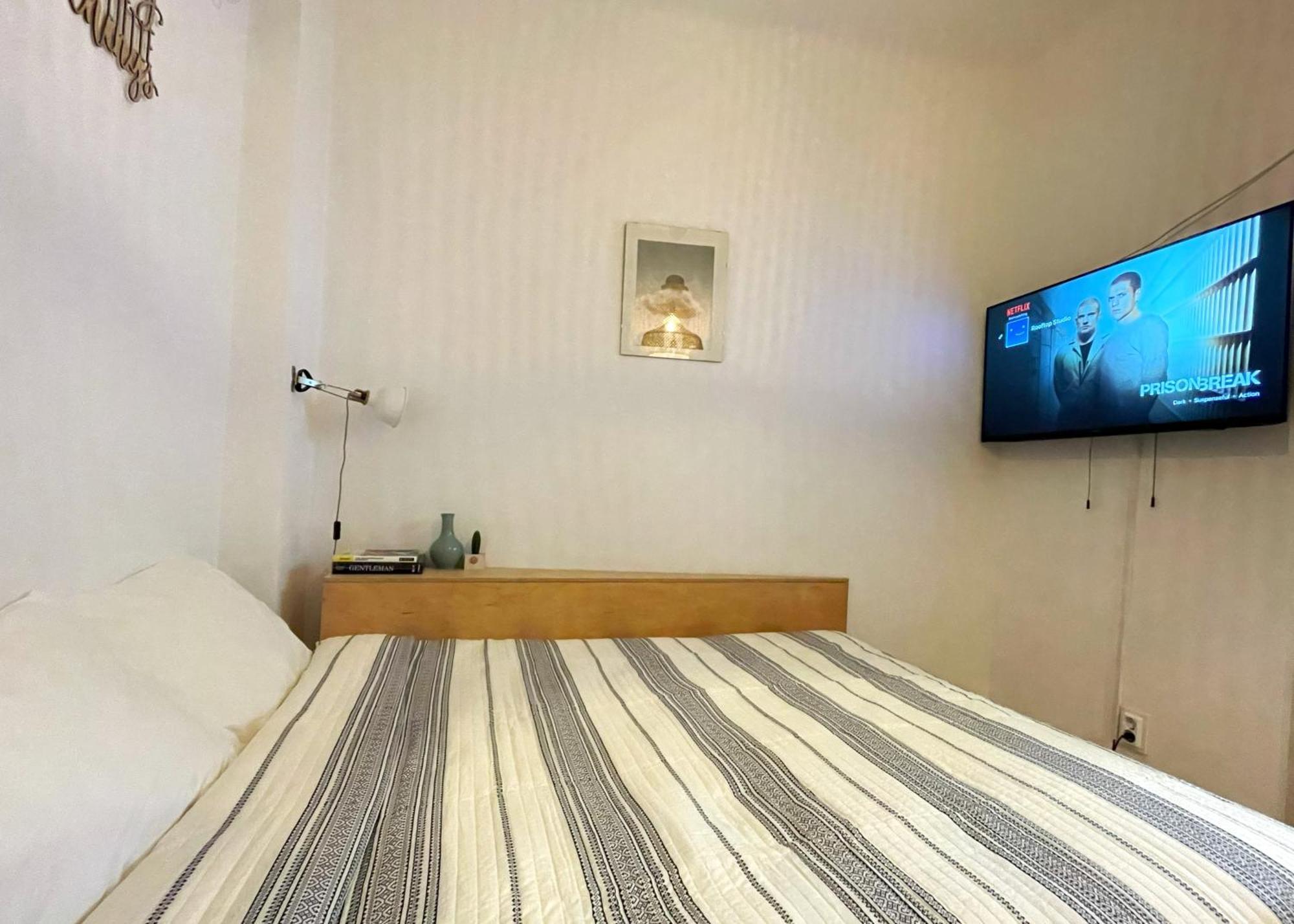Rooftop Studio In The Heart Of Bucharest W Netflix Екстериор снимка